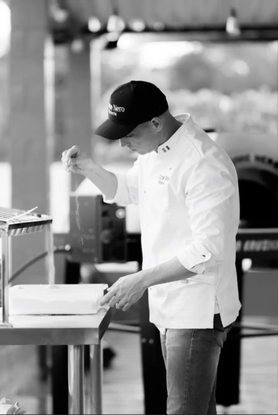 Chef da Fiume Nero trabalhando na cozinha